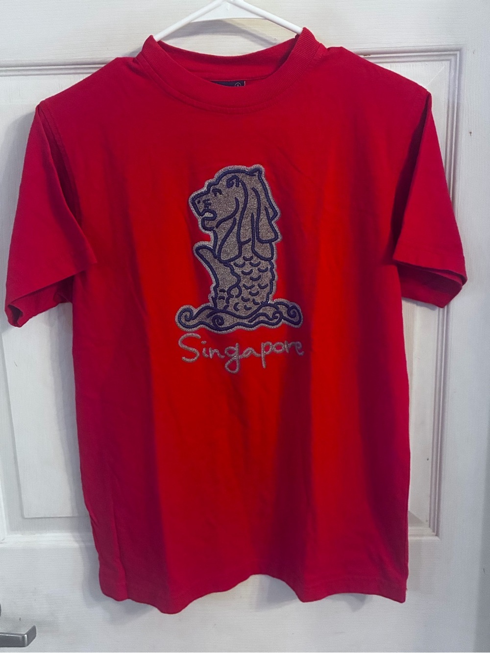 Merlion's Choice Red Crewneck Tee - Souvenir Graphic, Size: S
